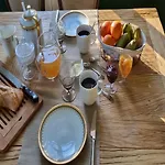 Les Ecuries Du Chateau De Brumare 3*