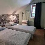 Les Ecuries Du Chateau De Brumare Bed & Breakfast