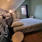 Les Ecuries Du Chateau De Brumare Bed & Breakfast