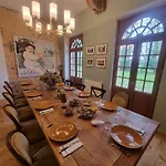 Les Ecuries Du Chateau De Brumare Bed & Breakfast