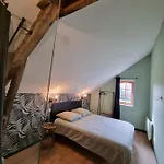 Les Ecuries Du Chateau De Brumare Brestot