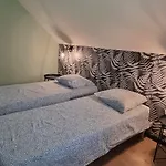 Les Ecuries Du Chateau De Brumare Bed & Breakfast