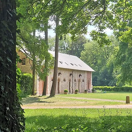 Les Ecuries Du Chateau De Brumare Brestot