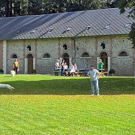 Les Ecuries Du Chateau De Brumare