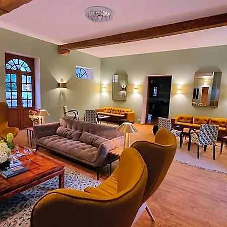 Les Ecuries Du Chateau De Brumare Bed & Breakfast 3*