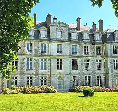 Les Ecuries Du Chateau De Brumare Bed & Breakfast